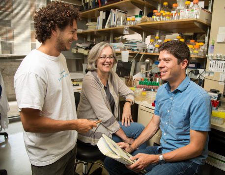 Desde la izquierda: John Lubin, Vicki Lundblad y Tim Tucey