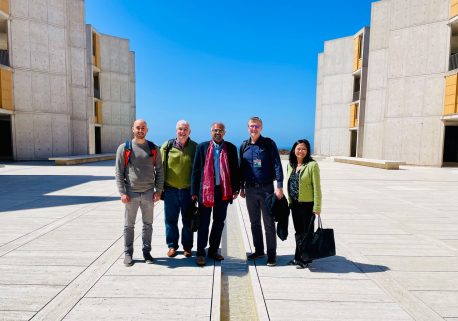 Desde la izquierda: Dimitre Simeonov, Thomas Novak y Dushyant Pathak de Autobahn Labs; Richard Schneeberger y Ha Nguyen de la Oficina de Desarrollo Tecnológico de Salk.