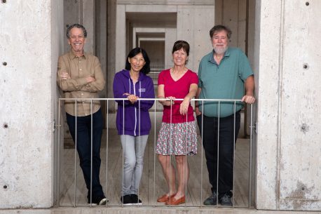 De izquierda a derecha: Ronald Evans, Ruth Yu, Annette Atkins y Michael Downes.