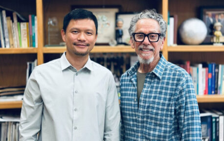 Gaoyang Liang (left) and Ronald Evans (right) led a study that reveals how HDAC inhibitors help pancreatic tumors resist DNA damage and developed new therapeutic strategies based on HDAC inhibition.